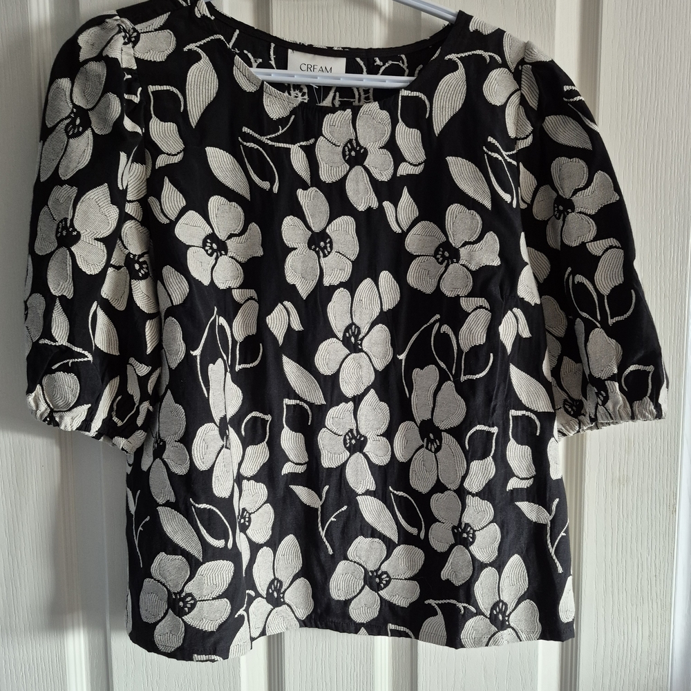 Black and White Floral Women's Top